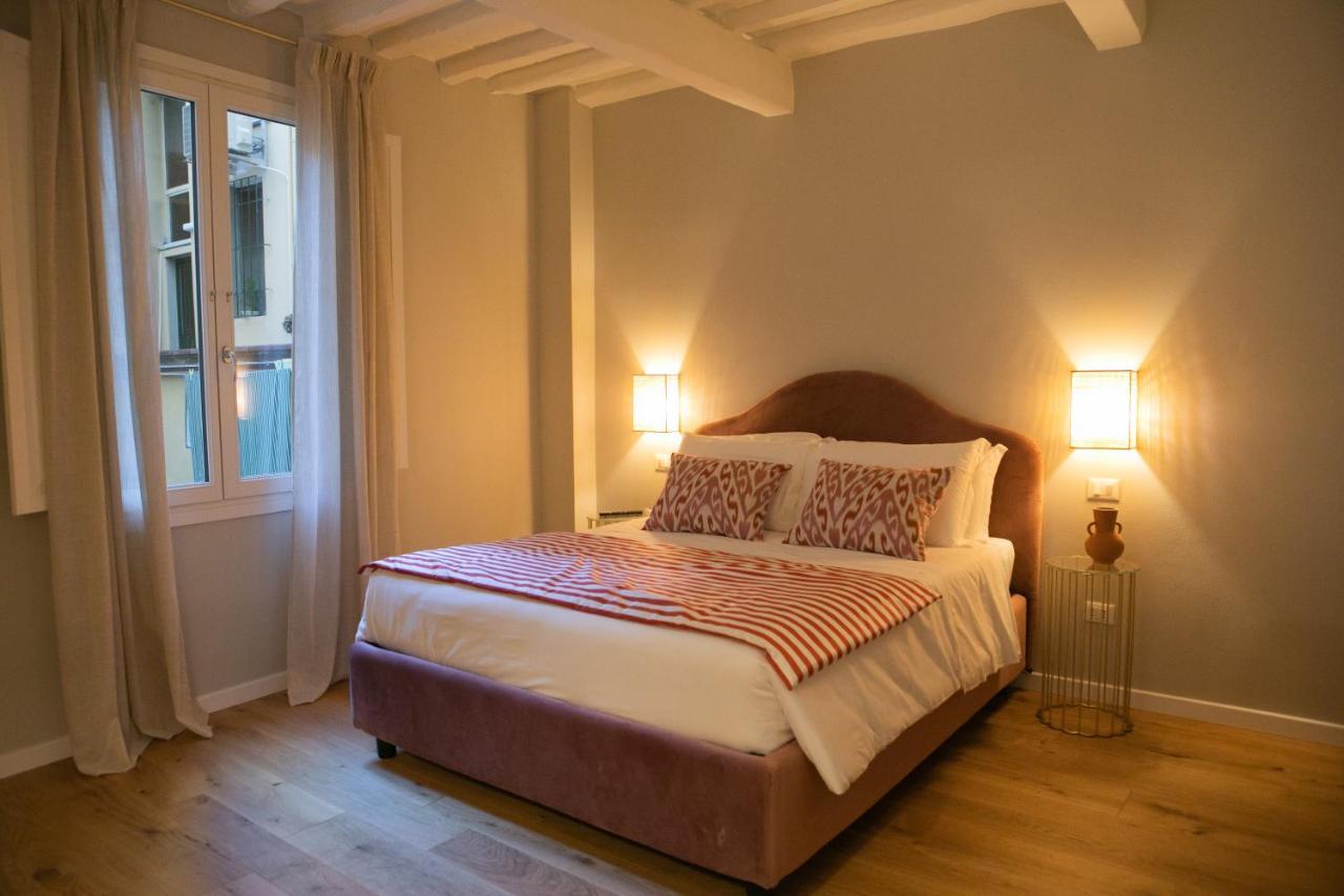 Lunaria Suites - Fyodor Dostoyevsky'S House Firenze Bagian luar foto