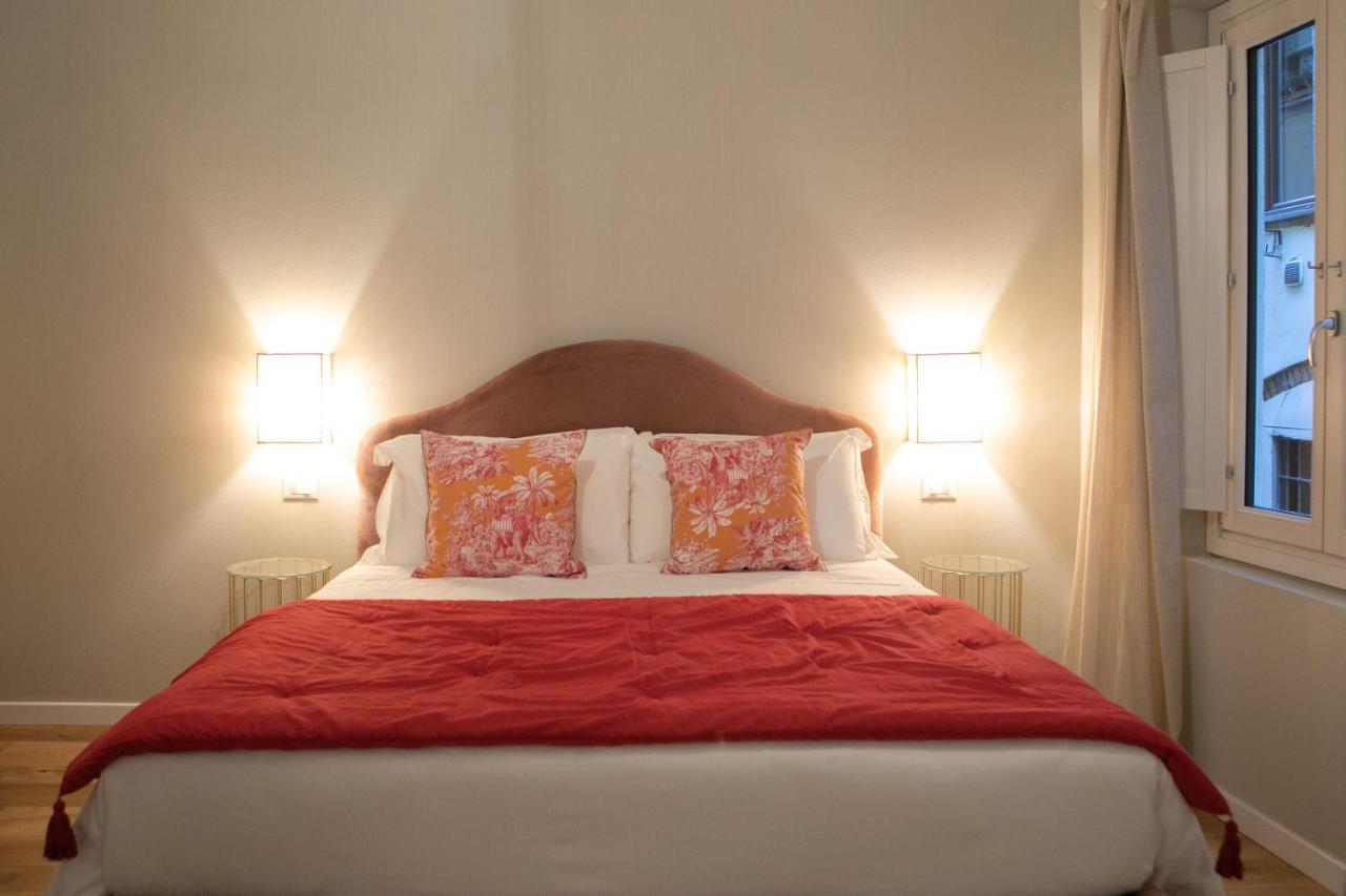 Lunaria Suites - Fyodor Dostoyevsky'S House Firenze Bagian luar foto